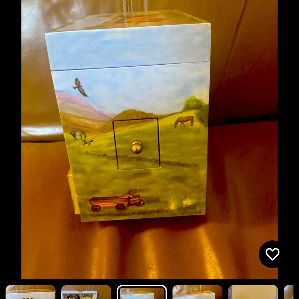 Enchantmints Horse Ranch Music Box
Equestrian Jewelry Drawers Works - Picture 7 of 7